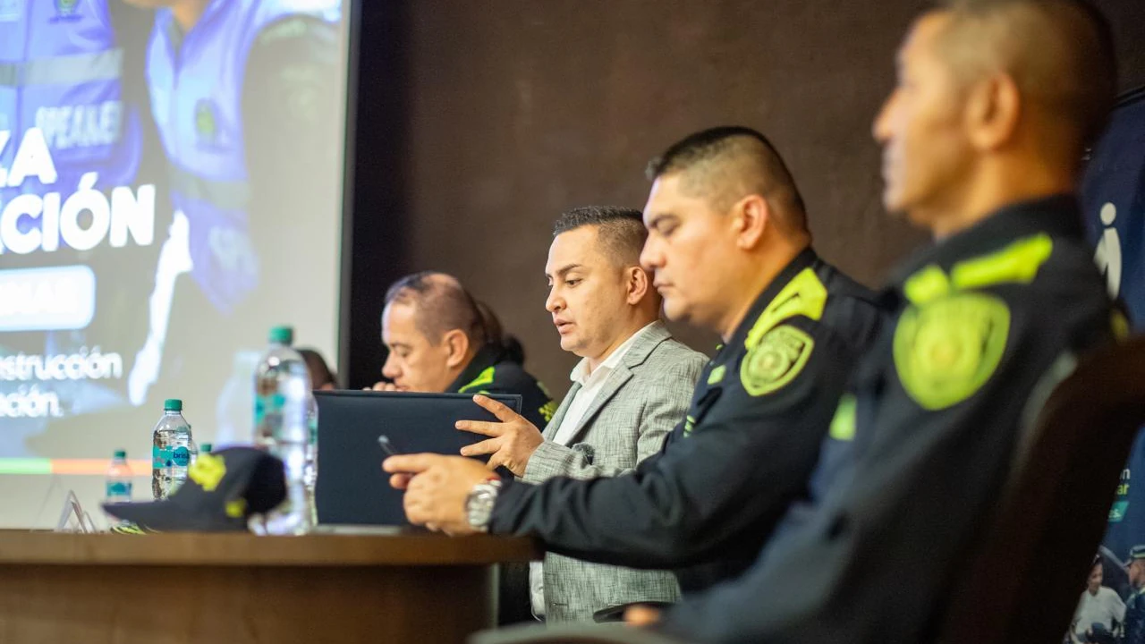 policias-se-capacitan-temas-juridicos-persomneria-medellin3