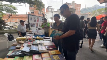 primera-feria-libro-copacabana-dio-inicio