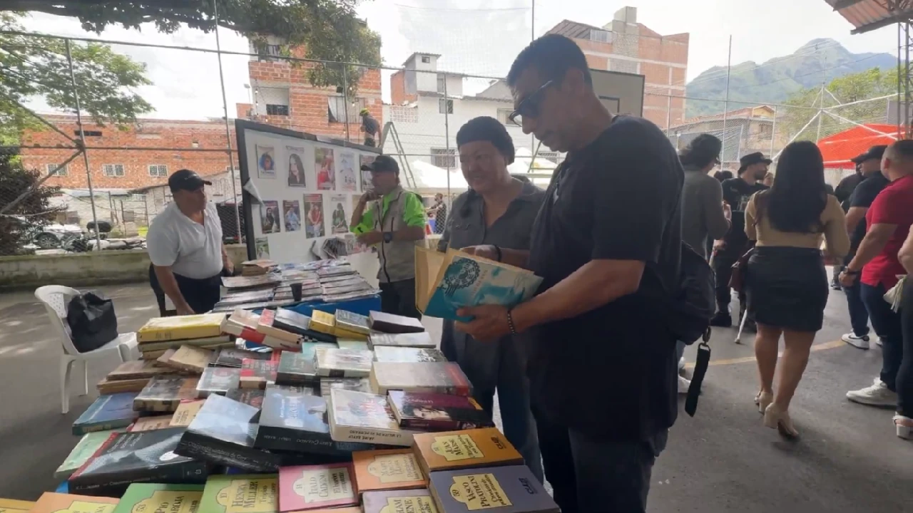 Copacabana abre sus páginas con su primera Feria del Libro “Entre líneas” en su municipio primera-feria-libro-copacabana-dio-inicio