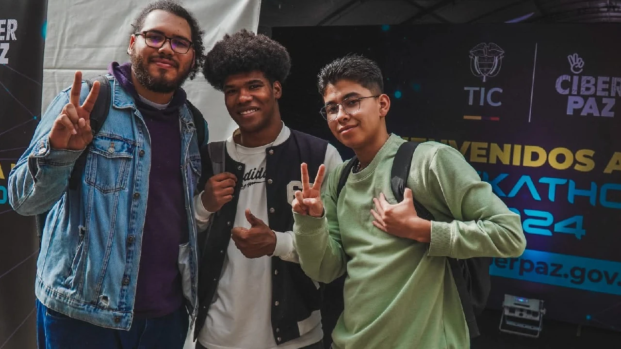 primera-hackaton-llega-medellin-espacio-jovenes-ciperpaz