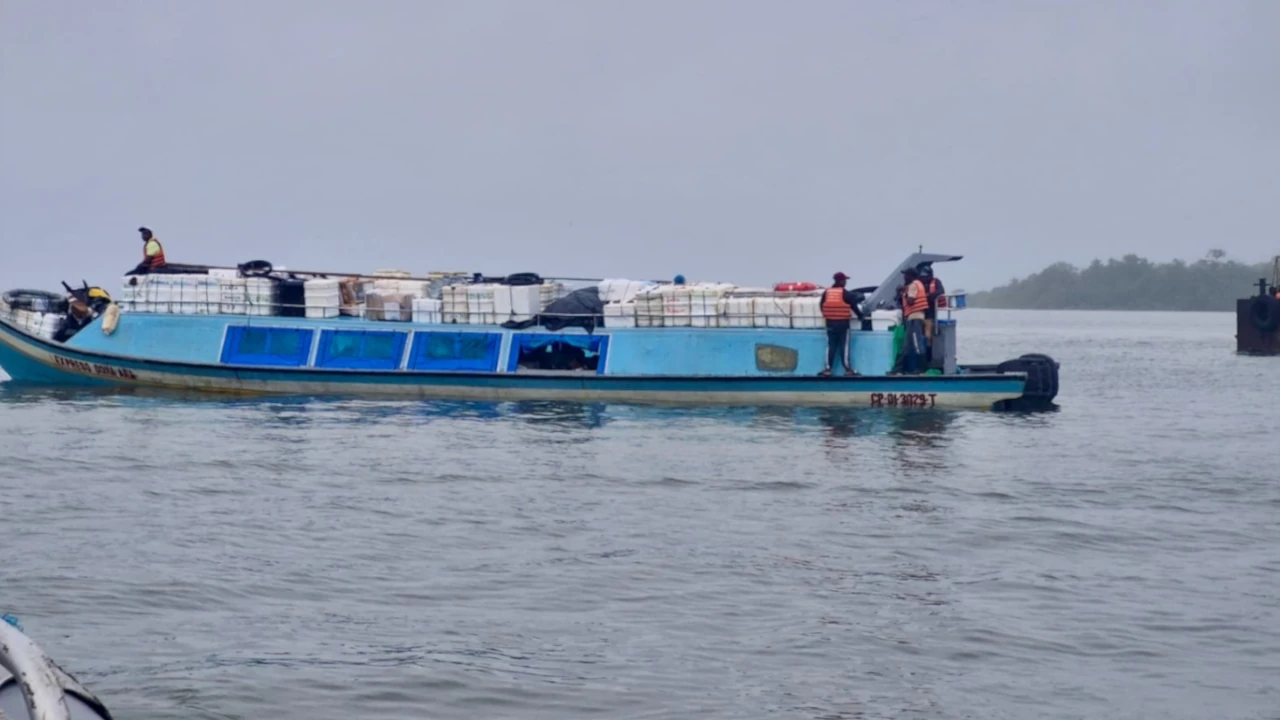 Armada rescata a 13 personas abandonadas tras robo de embarcación en Buenaventura rescatados
