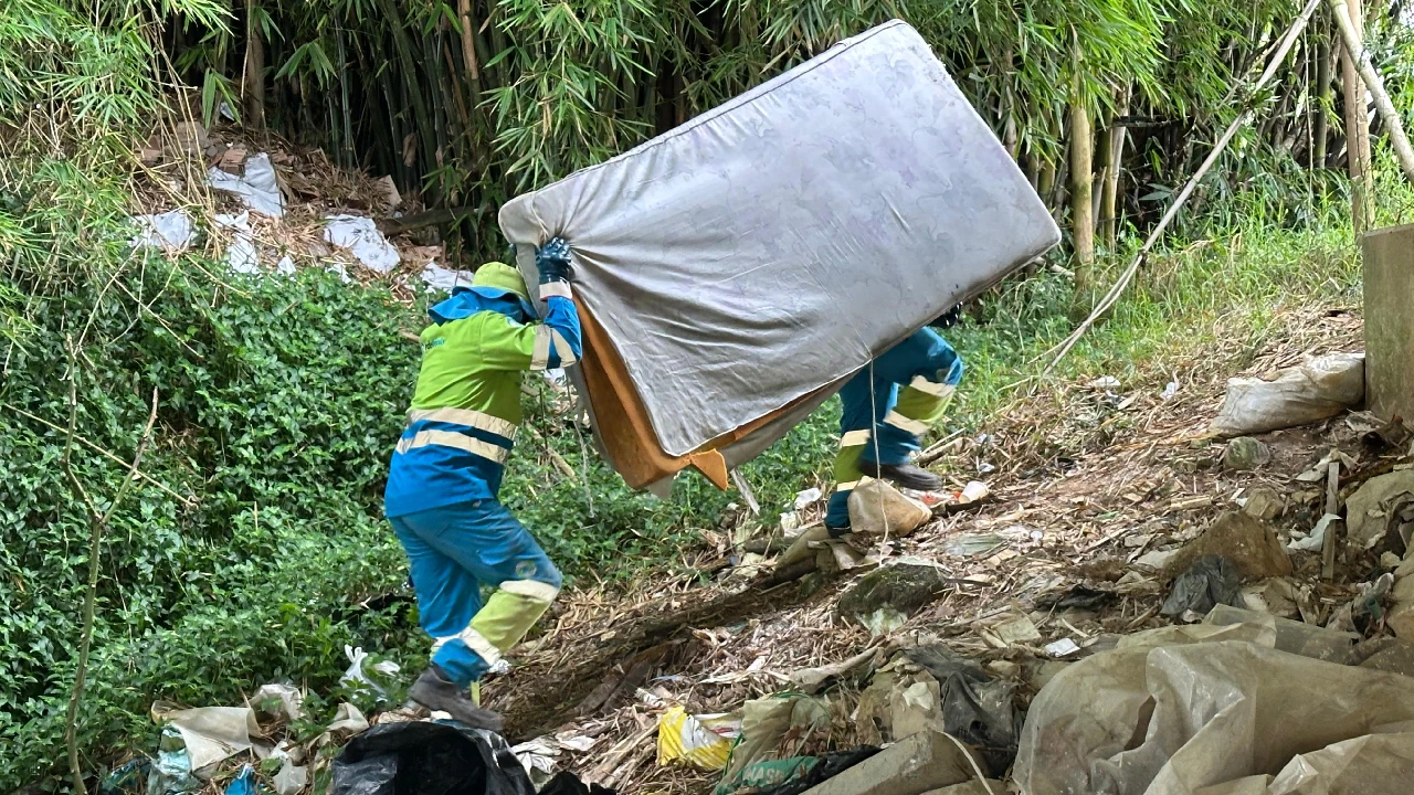 rescatan-menores-extranjeros-vivian-debajo-puentes-rionegro3