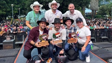 Trova con sabor a historia: Envigado coronó al ‘Rey de la Trova’ en la celebración de sus 250 años de tradición rey-trova-fiestas-envigado-celebracion-fundacion-municipio