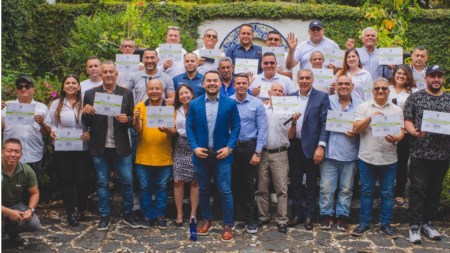 De conductores a cuidadores: taxistas de Sabaneta se ponen la camiseta por la seguridad