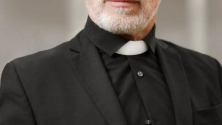 A la cárcel sacerdote acusado de aprovechar su labor pastoral para abusar de una menor de 13 años 