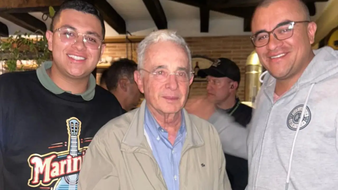 Álvaro Uribe estuvo en Marinilla y sostuvo un encuentro con líderes locales