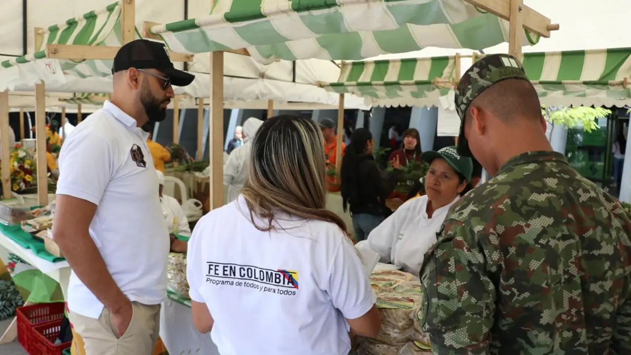 Campesinos de Antioquia llevaron sus productos a Medellín con apoyo del Ejército Nacional Campesinos de Antioquia llevaron sus productos a Medellín con apoyo del Ejército Nacional