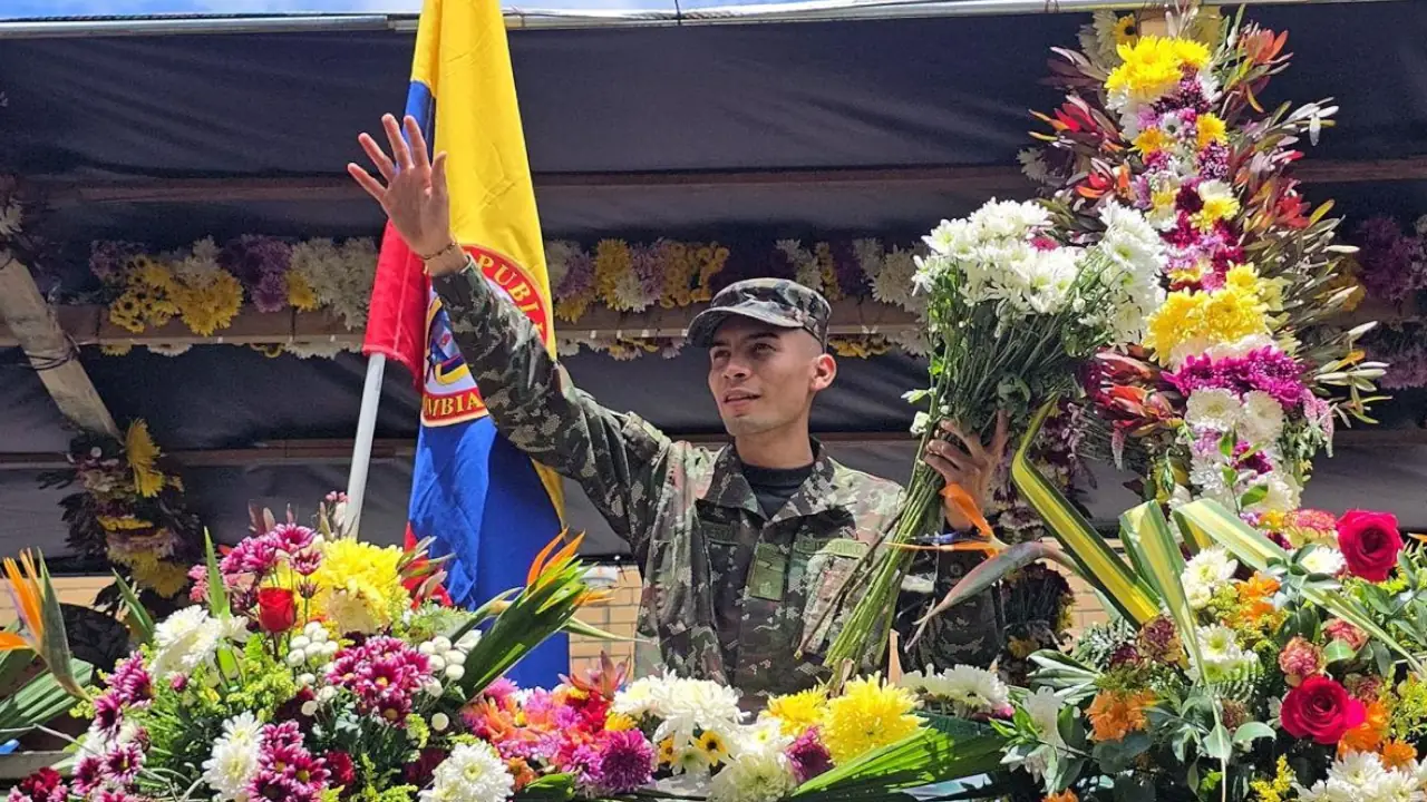 El Ejército Nacional participó en el Tributo a los Héroes durante la Feria de las Flores