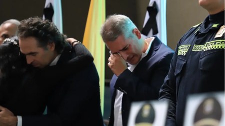 Familias acompañaron homenaje en Medellín a los 13 policías asesinados en Amalfi
