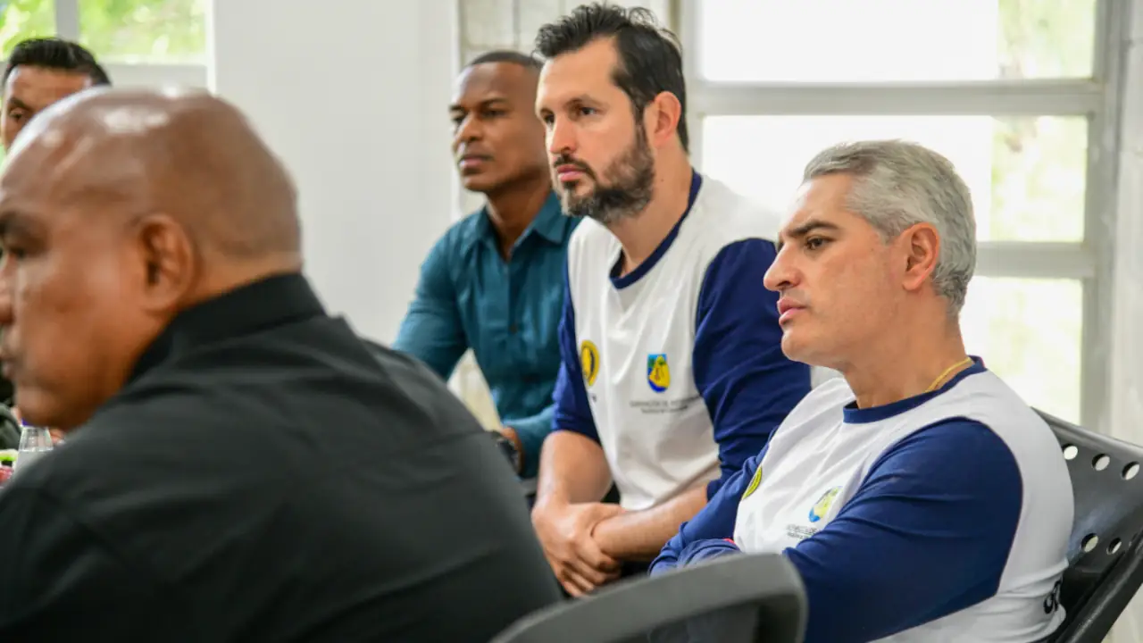1 Gobernador anuncia nuevas obras y apoyos para enfrentar inundaciones y fortalecer seguridad en El Bagre Antioquia