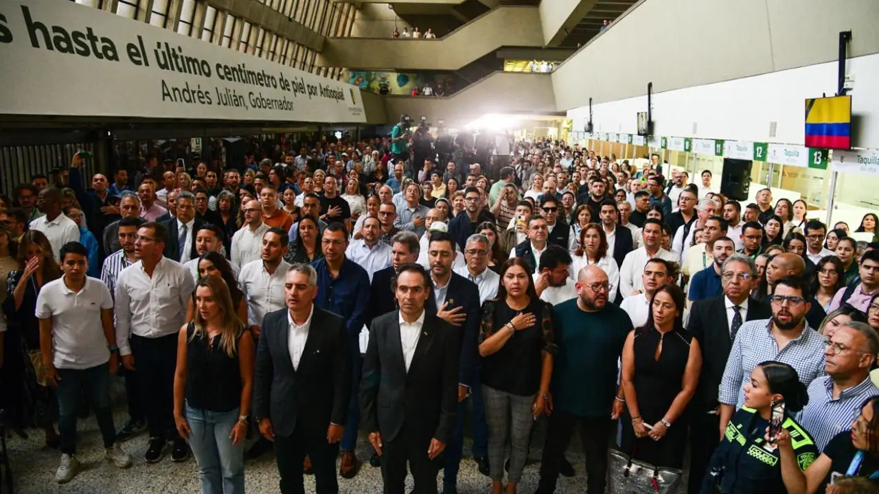 Medellín realizó velatón en memoria del senador Miguel Uribe Turbay