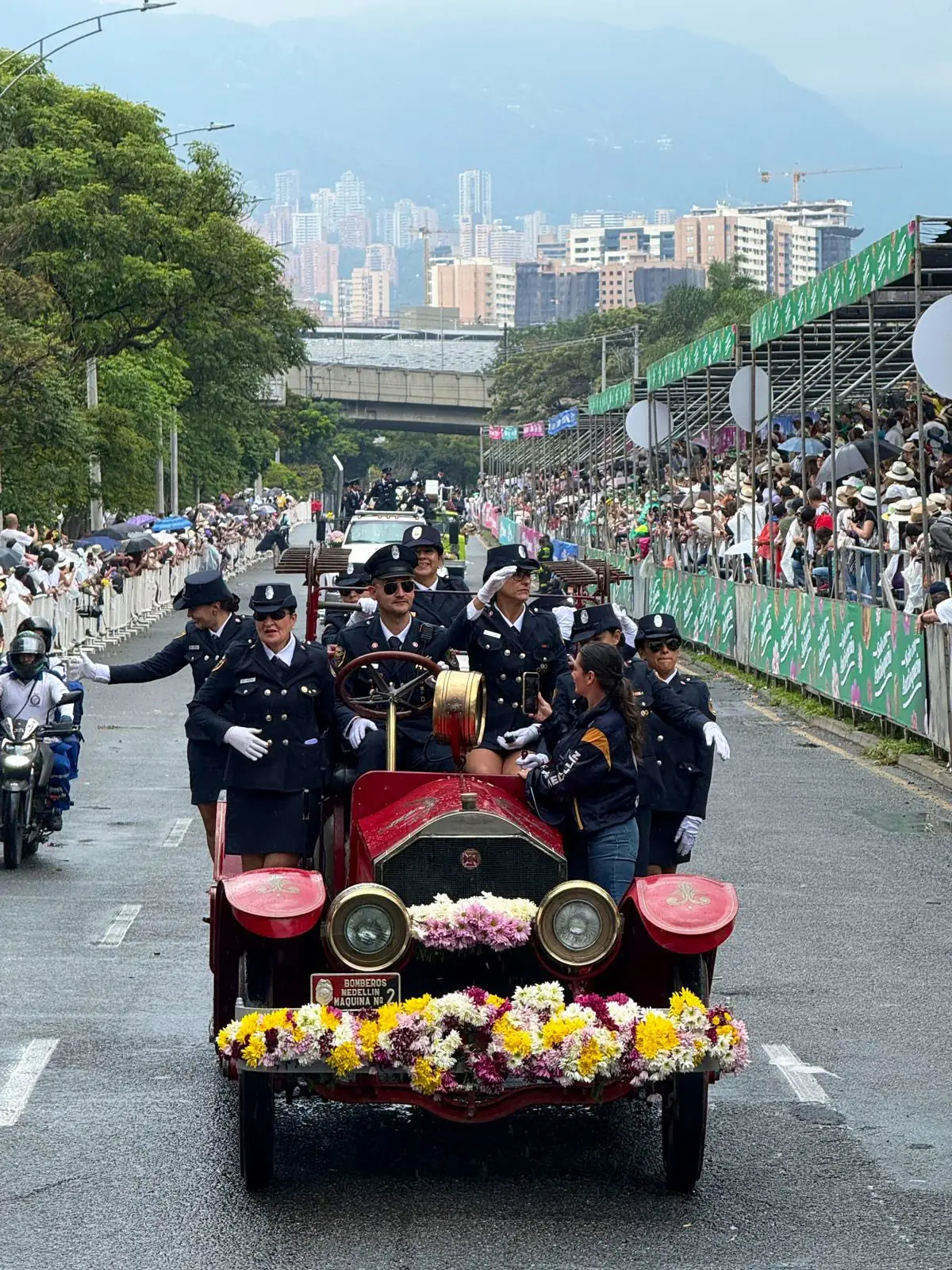 Una joya sobre ruedas: así brillaron los carros de bomberos de 1922 en Medellín 3 Una joya sobre ruedas: así brillaron los carros de bomberos de 1922 en Medellín
