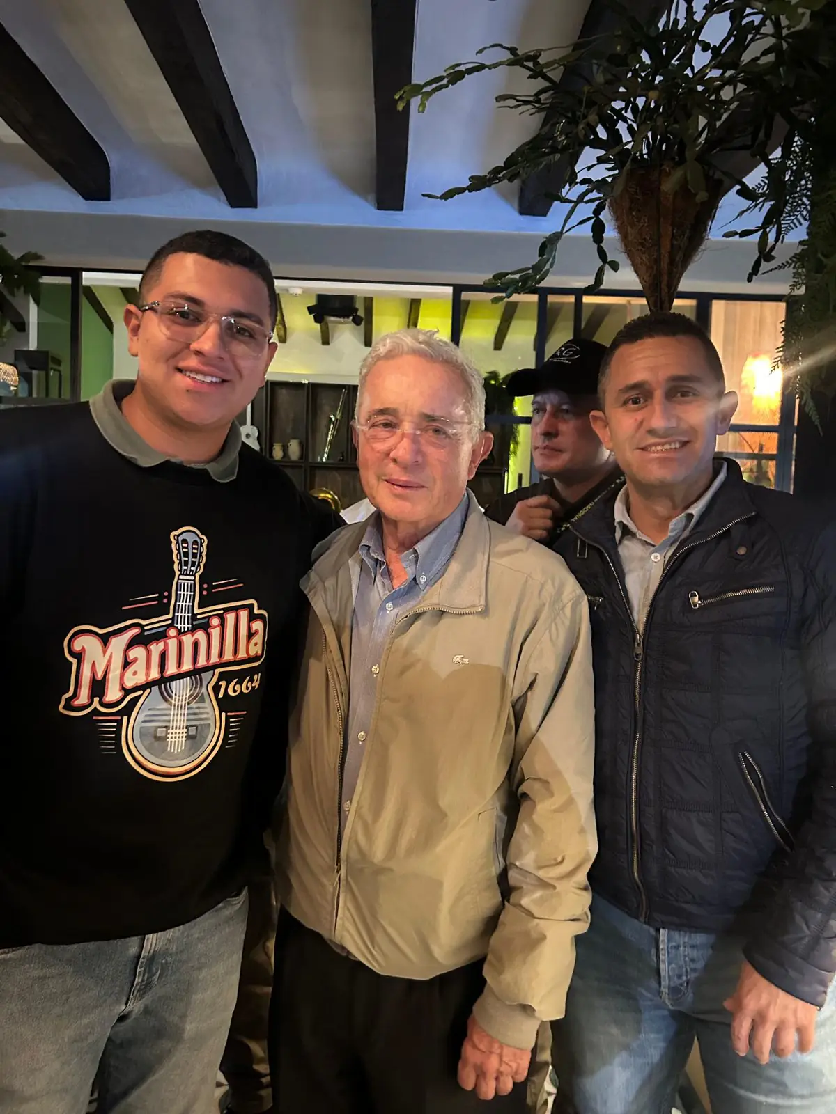 Álvaro Uribe estuvo en Marinilla y sostuvo un encuentro con líderes locales