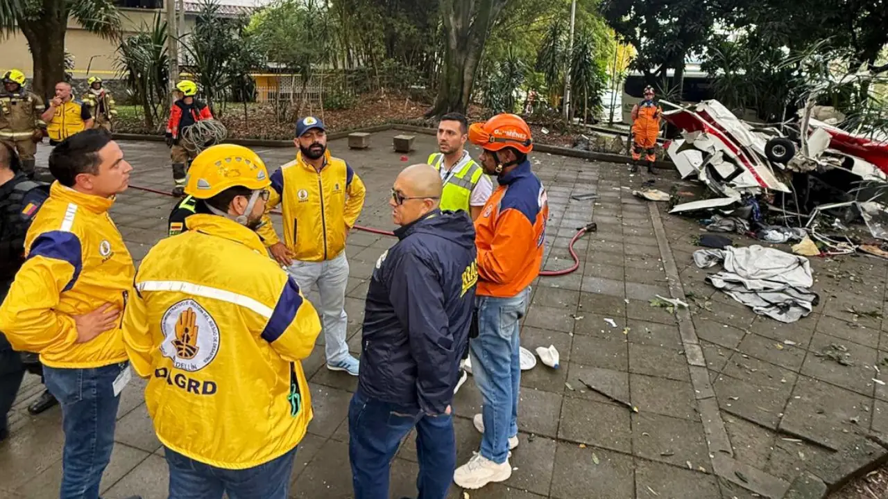 Esto dijeron las autoridades sobre la avioneta que cayó en Medellín