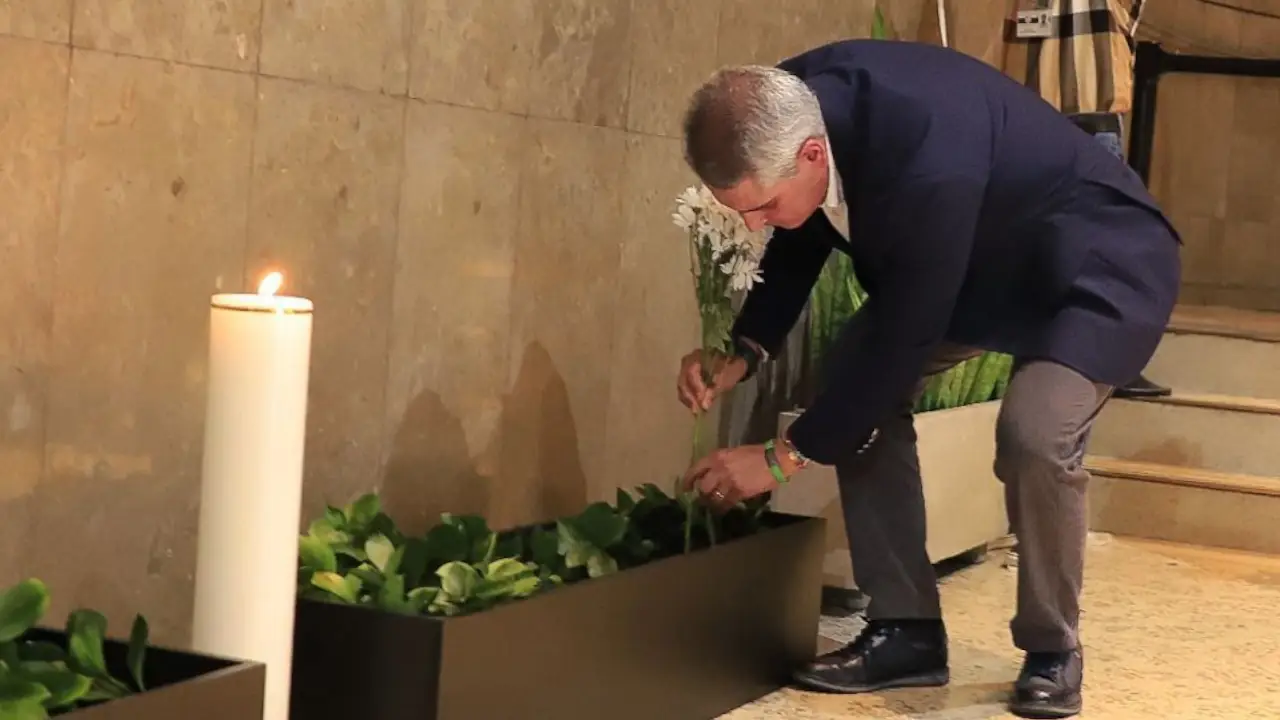 Familias acompañaron homenaje en Medellín a los 13 policías asesinados en Amalfi