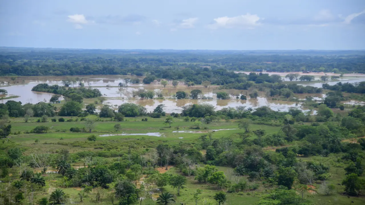 2 Gobernador anuncia nuevas obras y apoyos para enfrentar inundaciones y fortalecer seguridad en El Bagre Antioquia