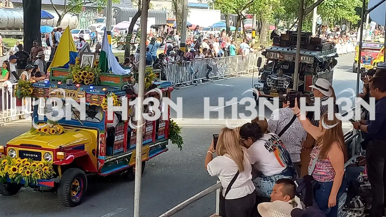2 Medellin disfruta del Desfile de Chivas y Flores 2025