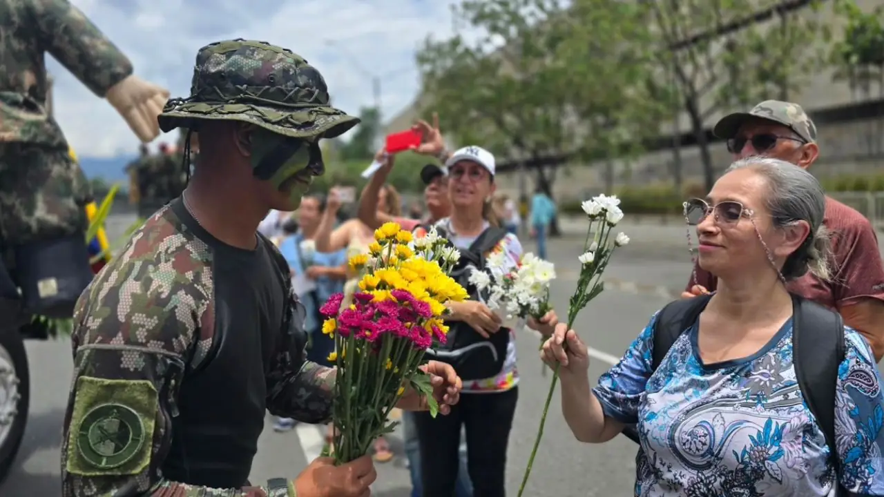 El Ejército Nacional participó en el Tributo a los Héroes durante la Feria de las Flores