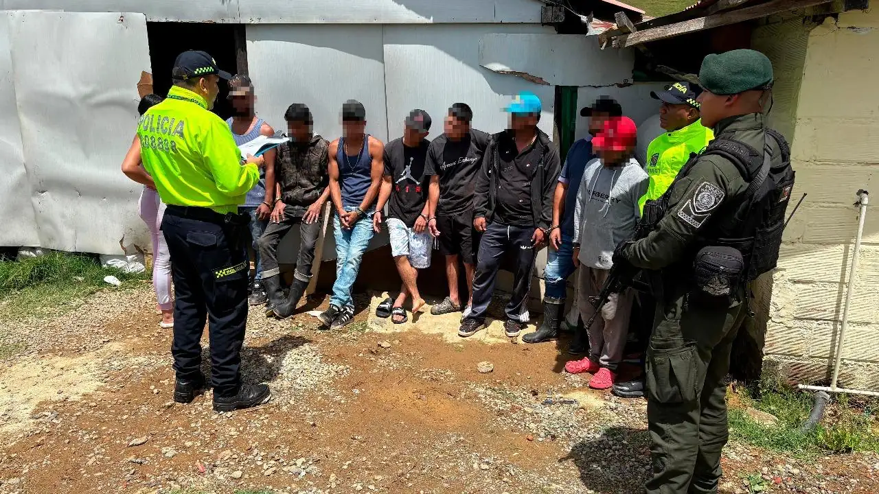 4 Cae banda que queria meter licor falso y contrabando en la Feria de las Flores