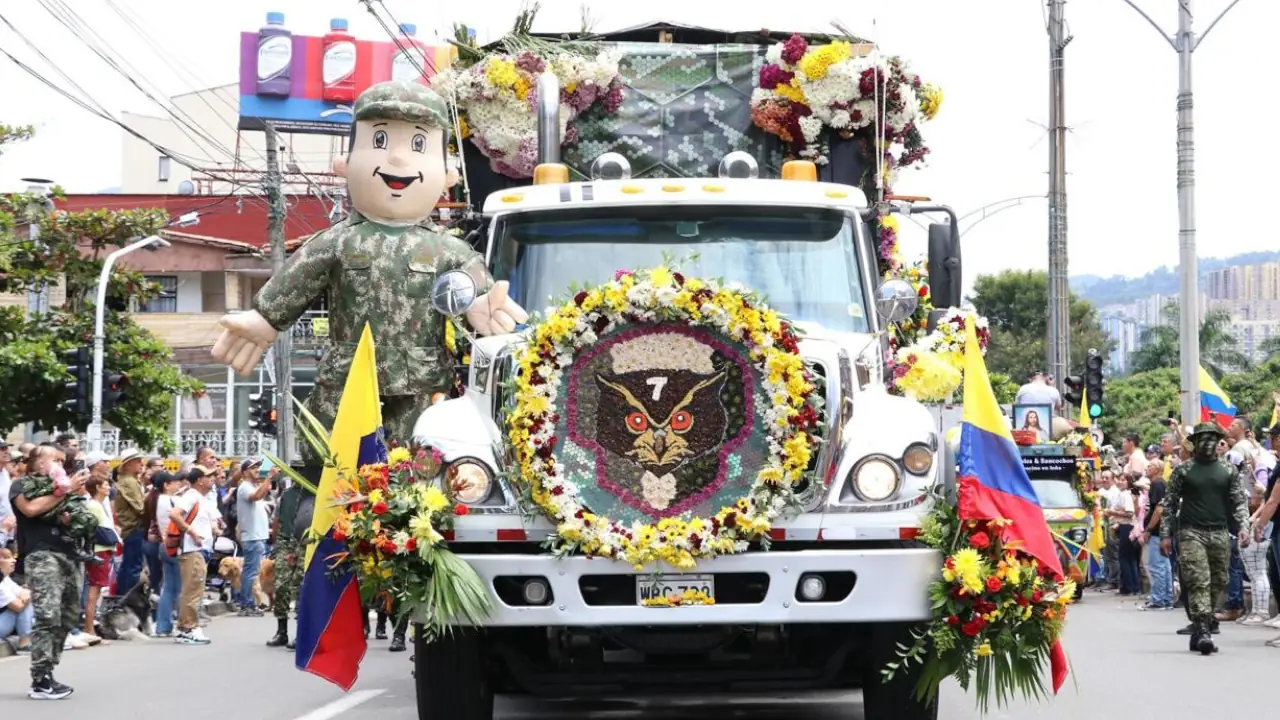 El Ejército Nacional participó en el Tributo a los Héroes durante la Feria de las Flores