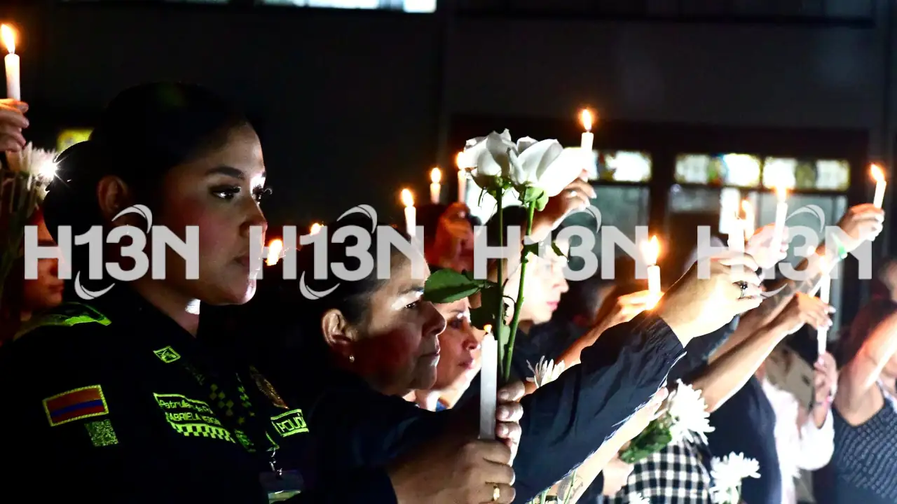 En Medellín realizaron velatón en memoria de los 13 policías fallecido en ataque con dron en Amalfi