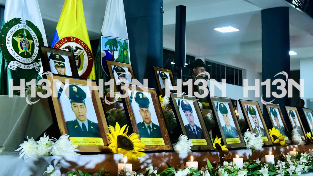 En Medellín realizaron velatón en memoria de los 13 policías fallecido en ataque con dron en Amalfi