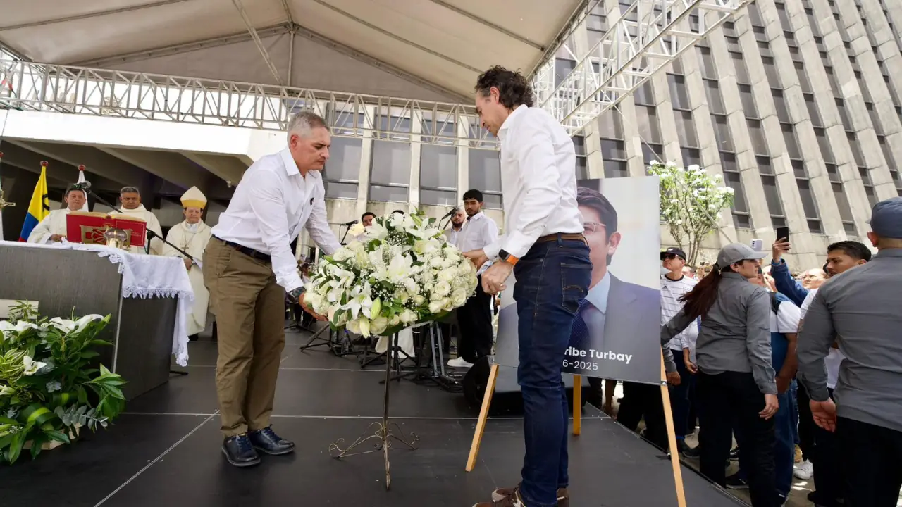 Masiva asistencia en Medellín a la homilía por el senador Miguel Uribe
