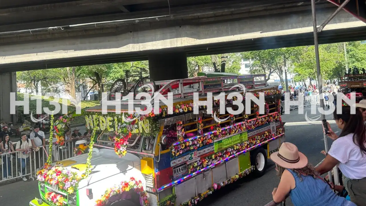 5 Medellin disfruta del Desfile de Chivas y Flores 2025