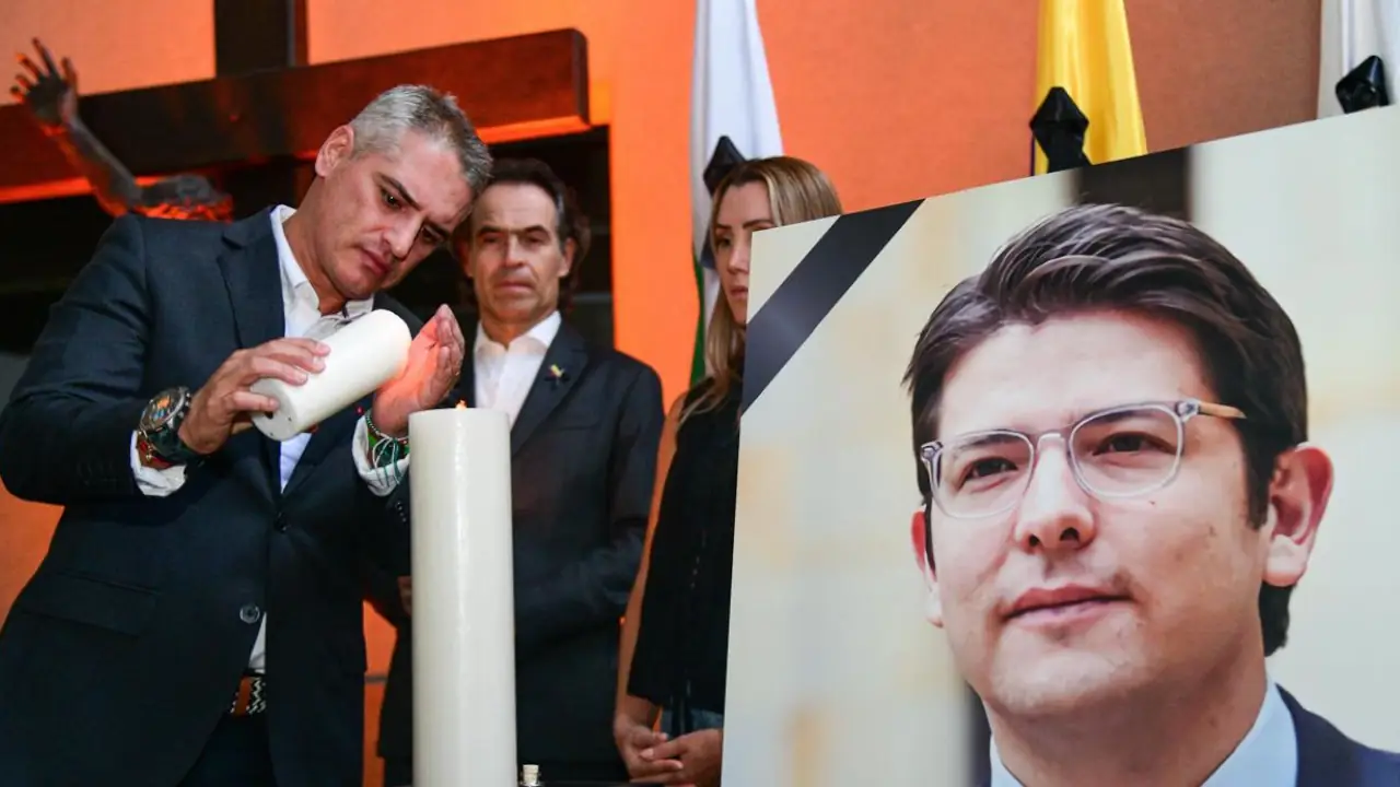 Medellín realizó velatón en memoria del senador Miguel Uribe Turbay