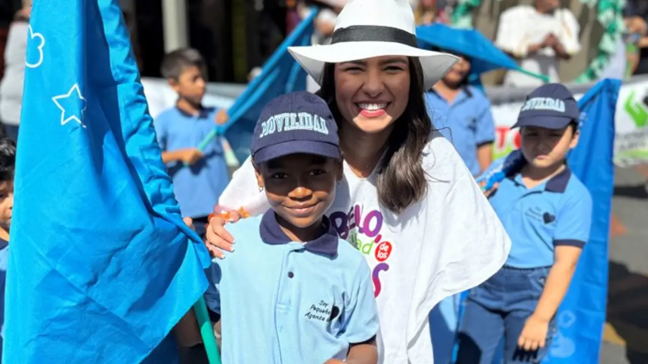 Pequeños silleteritos regalaron un desfile encantador en Bello