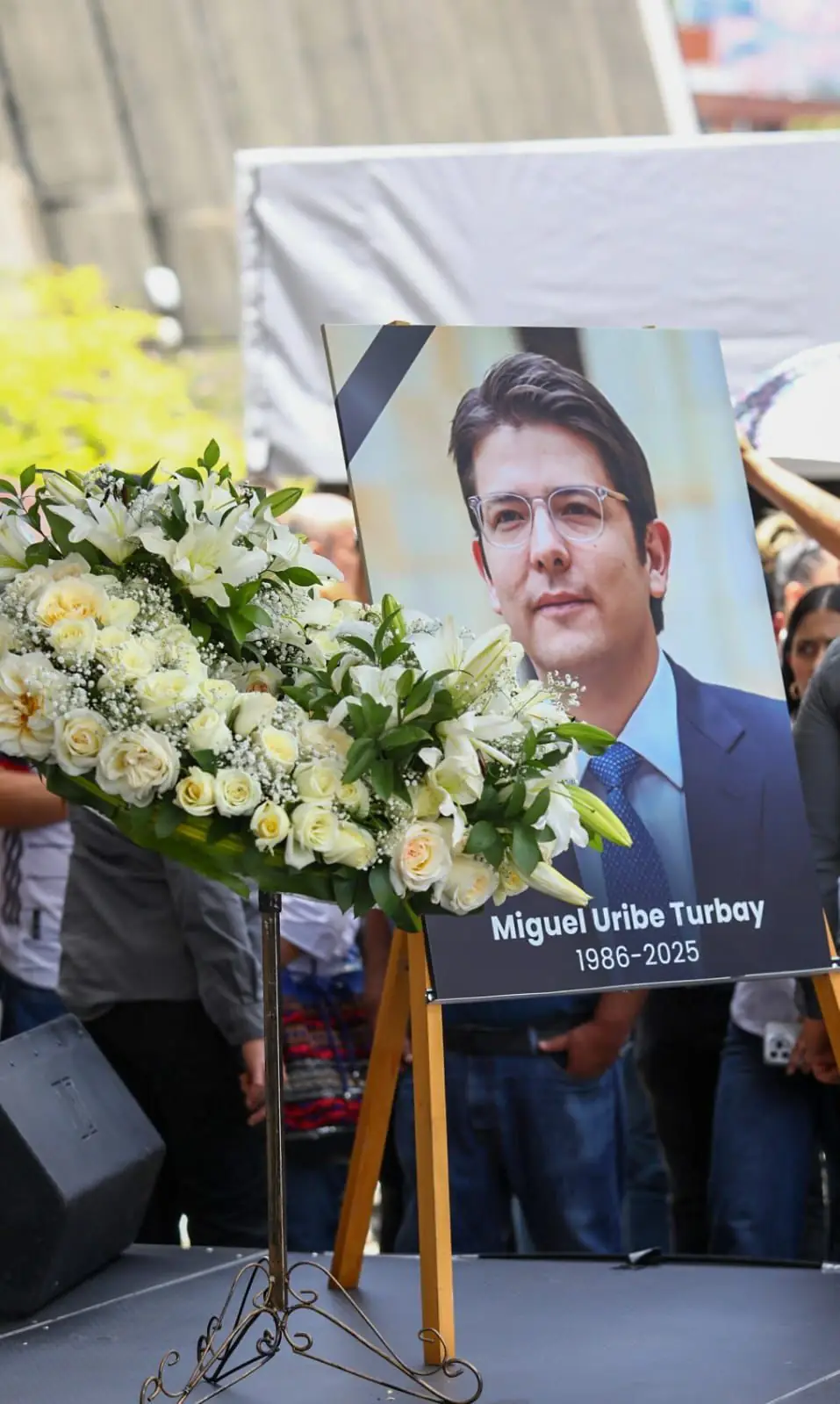 Masiva asistencia en Medellín a la homilía por el senador Miguel Uribe