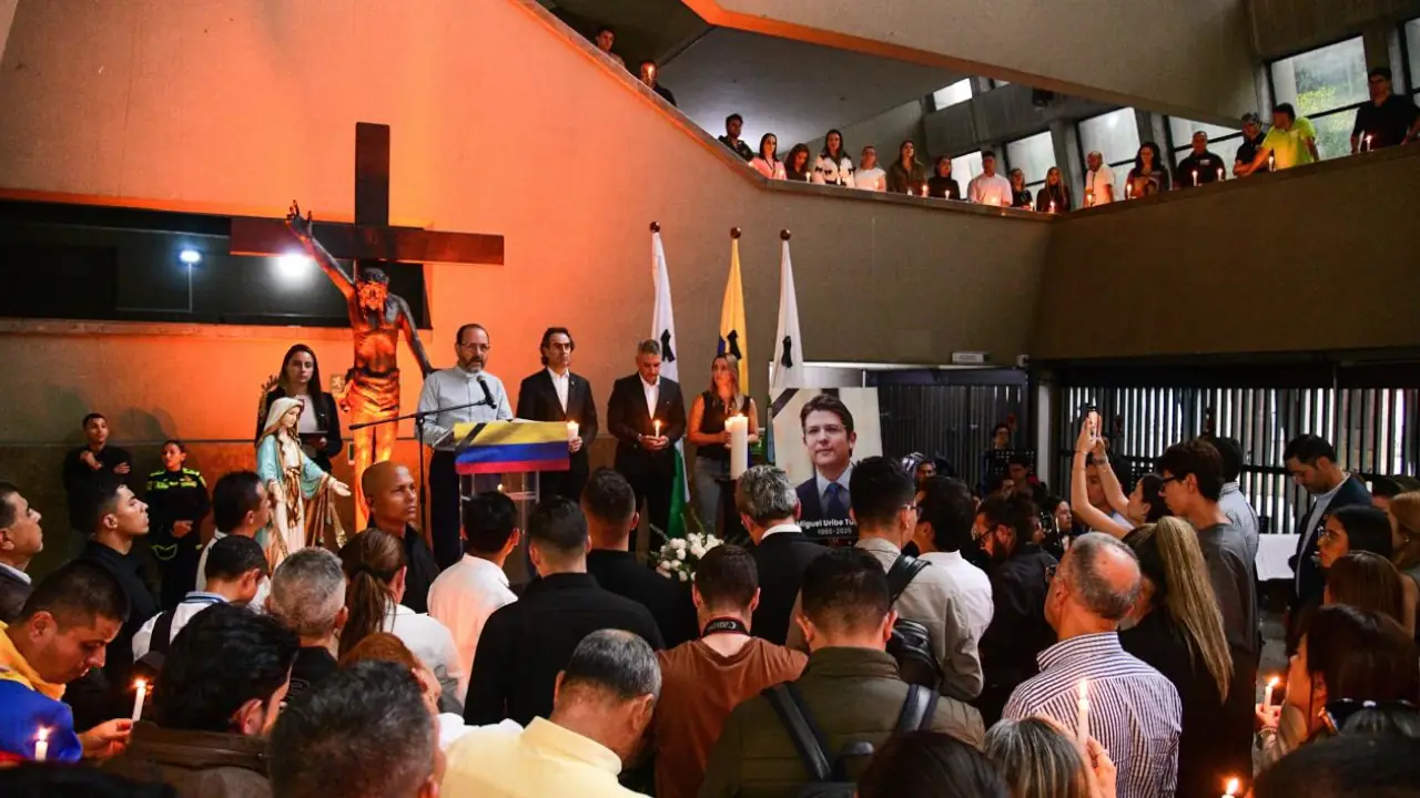 Medellín realizó velatón en memoria del senador Miguel Uribe Turbay