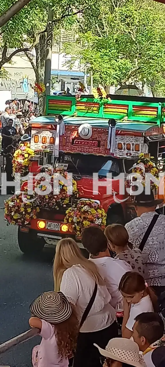 8 Medellin disfruta del Desfile de Chivas y Flores 2025