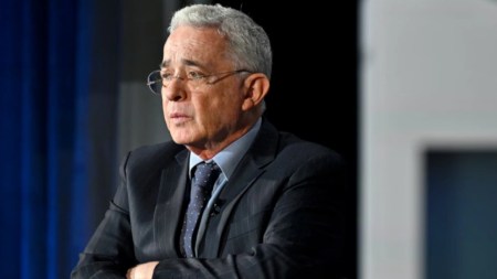 Tribunal rechaza solicitud para suspender prisión domiciliaria al expresidente Álvaro Uribe: estos fueron los argumentos Álvaro-Uribe