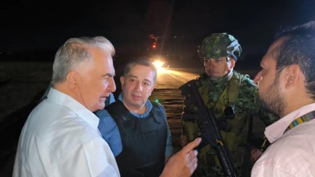 Atacaron a tiros la camioneta en la que se movilizaba el congresista Julio César Triana