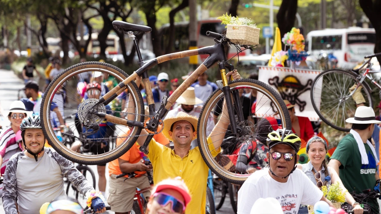 ciclopaseo-medellin-feria-de-flores