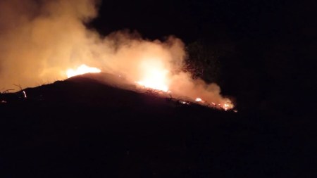 Bomberos controlan incendio forestal en montaña de Abejorral Bomberos controlan incendio forestal en montaña de Abejorral