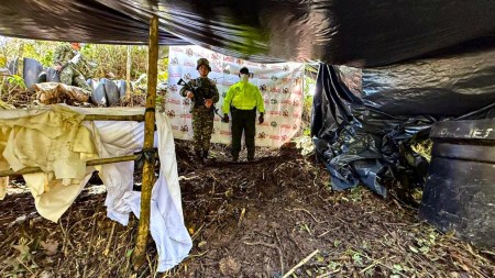 ¡Siguen cayendo! Destruyen laboratorio que producía más de 1.500 kilos de cocaína al mes ¡Siguen cayendo! Destruyen laboratorio de coca que producía más de 1.500 kilos de cocaína al mes