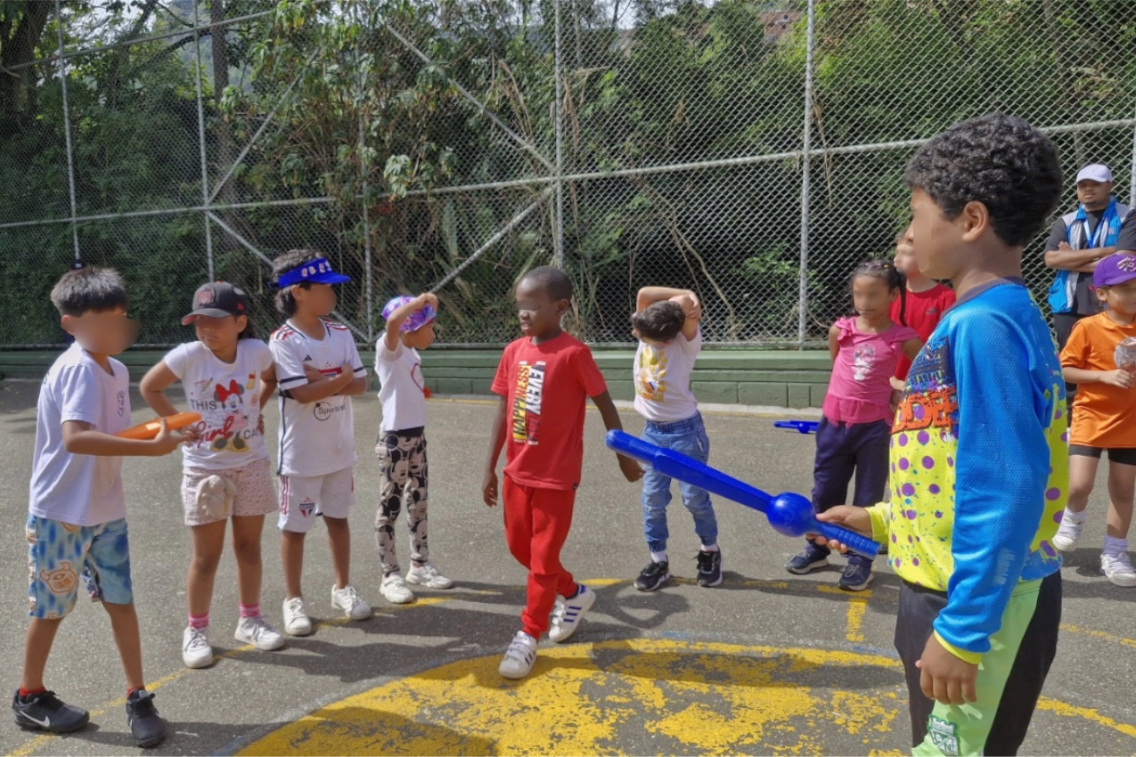«Parchemos»: el programa que protege a los niños de Medellín mientras aprenden Ninos