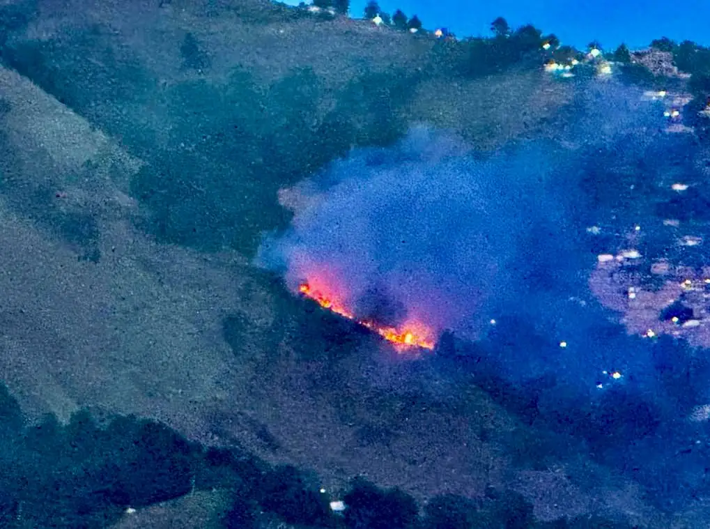 Reporta incendio forestal en la Comuna 8 de Medellín