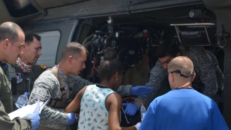 Un “Ángel” de la Fuerza Aeroespacial trasladó a mujer embarazada desde Quibdó hasta Medellín