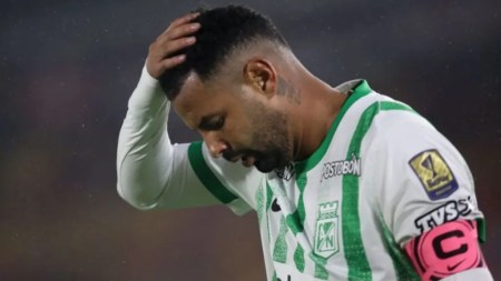 A pesar de ser uno de los jugadores más destacados del equipo verdolaga, Edwin Cardona falló dos penales cruciales que hubieran podido cambiar el rumbo del encuentro.