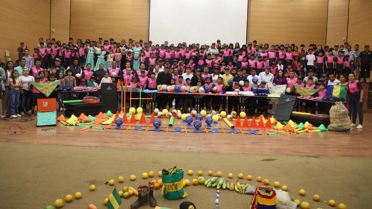 entrega-elementos-deportivos-niños-cauca