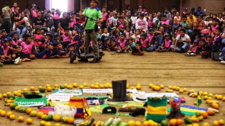 entrega-elementos-deportivos-niños-cauca2