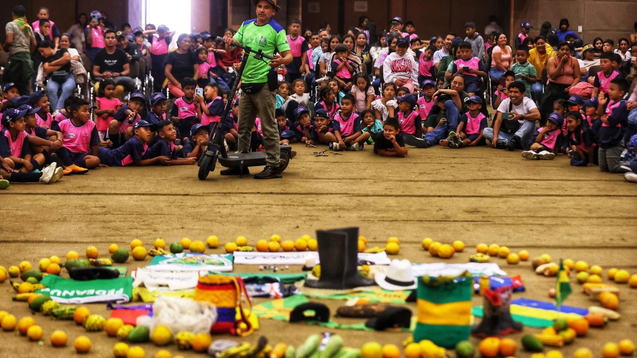 entrega-elementos-deportivos-niños-cauca2