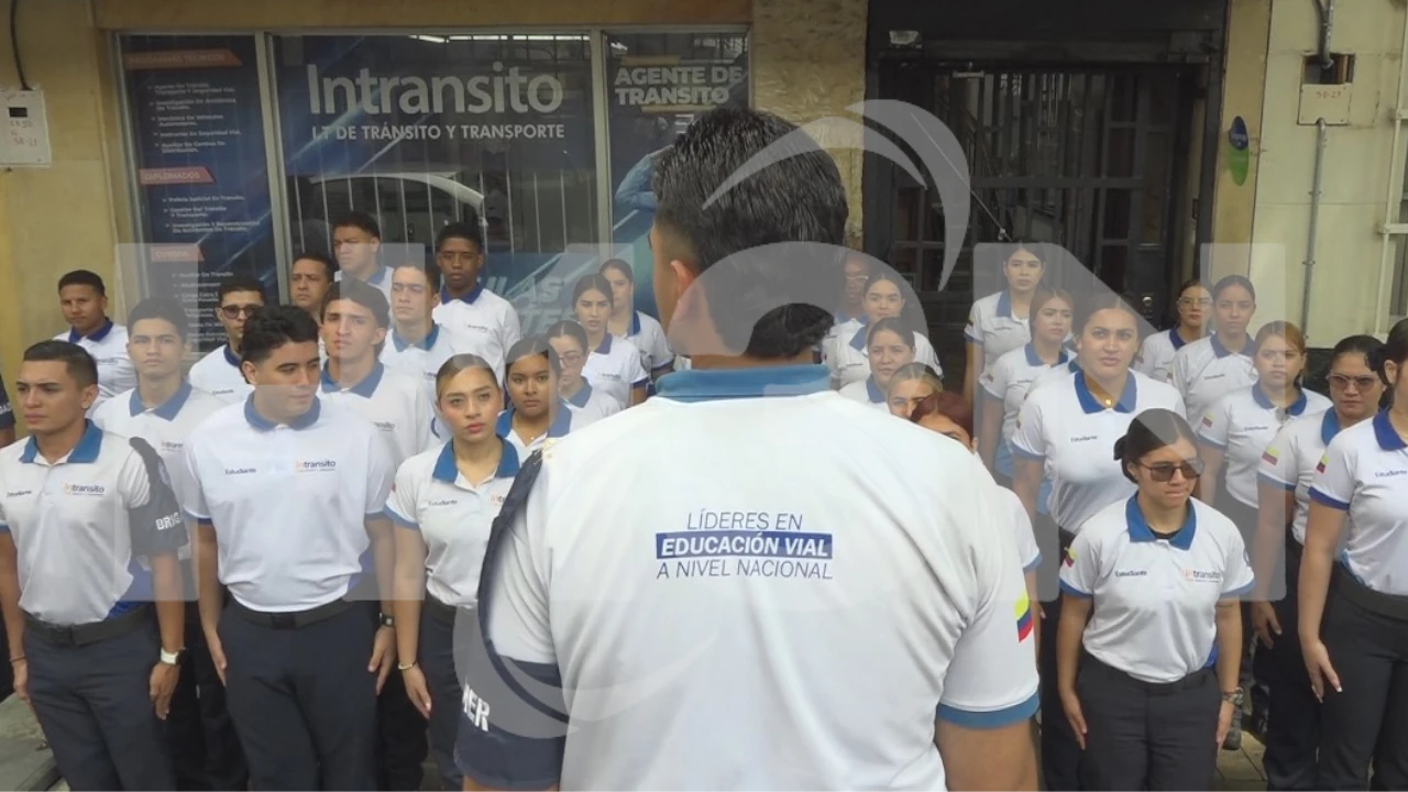 Intránsito se ha consolidado como la primera institución en el país dedicada a formar a los futuros agentes de la movilidad vial y a brindar apoyo integral a la cadena logística del transporte. 