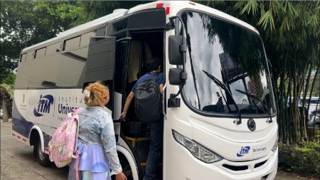 ¡Histórico! El ITM estrena los primeros buses eléctricos hechos en Colombia y transforma la movilidad estudiantil buses-electricos-itm