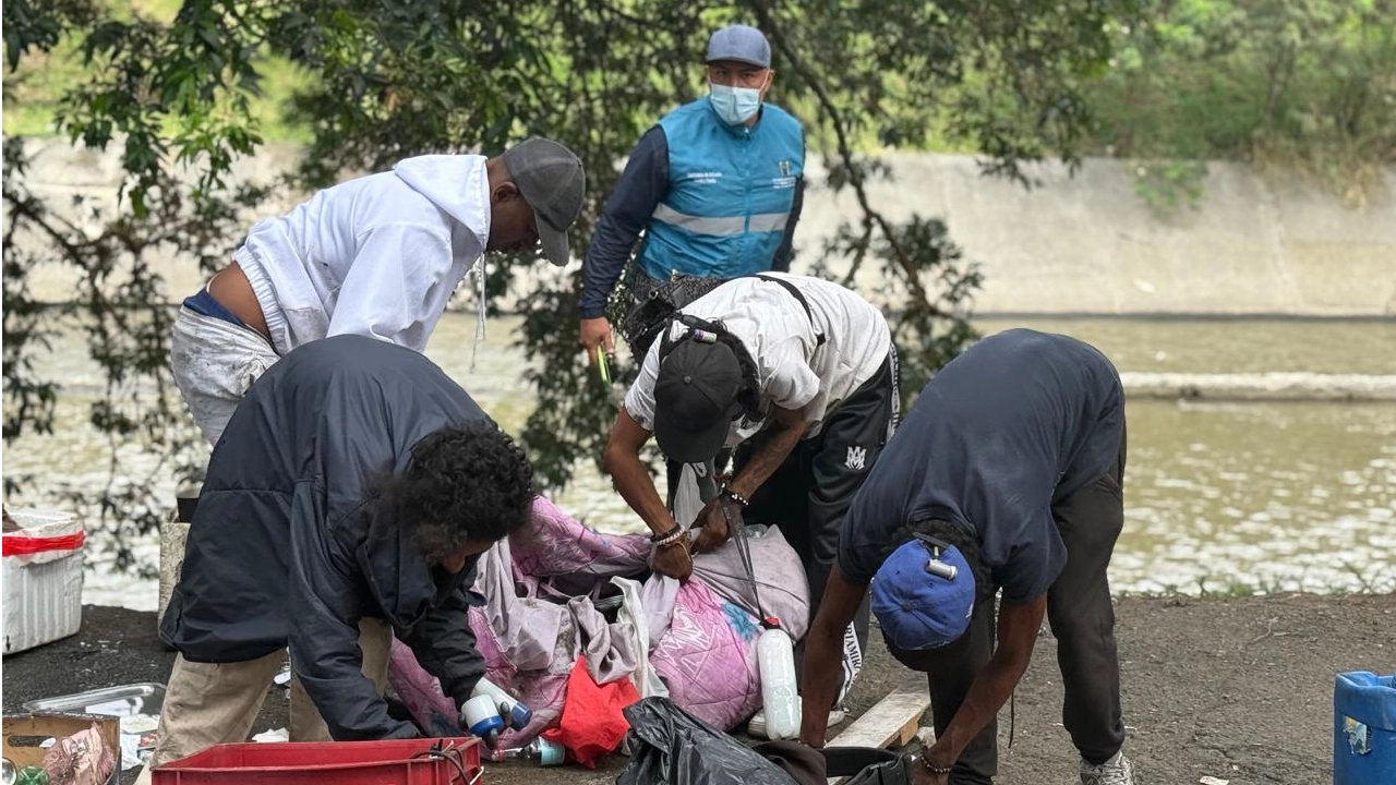 Más de 70 puntos críticos tomados por habitantes de calle fueron recuperados en Medellín habitantes-de-calle