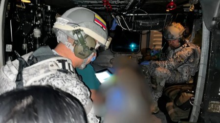 En un helicóptero ‘Ángel’, la FAC rescató a un joven herido por mina antipersonal en Antioquia