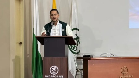 Senador Esteban alerta sobre recorte de $3 billones al deporte en Colombia